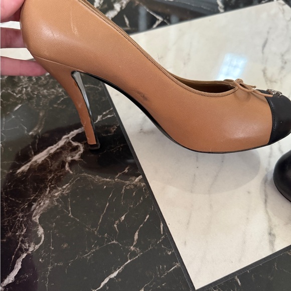 Chanel Women's Tan and Black Pumps - Picture 5 of 6